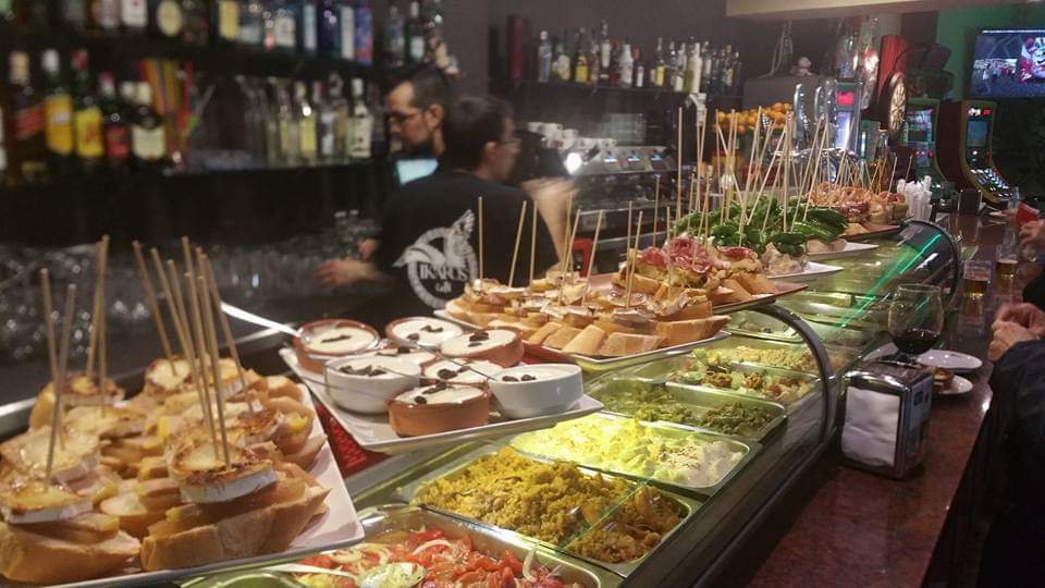 Cafeteria Ikaros — Comida y bebida