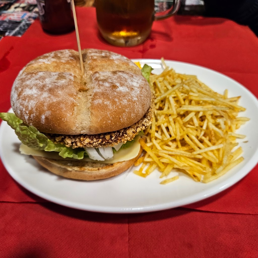 Cafeteria & Sports Bar La Regence — Comida y bebida