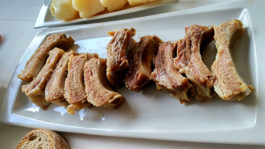 O Cincuenta e Seis — Comida y bebida