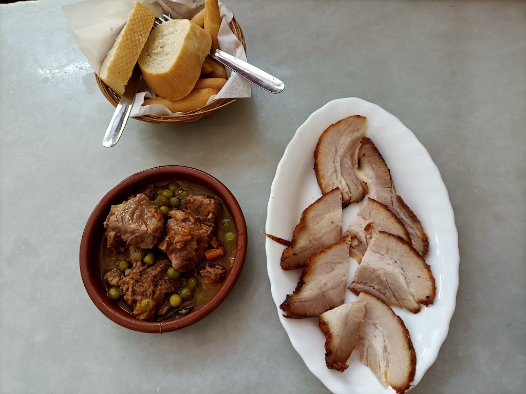 Bar La Moderna — Comida y bebida