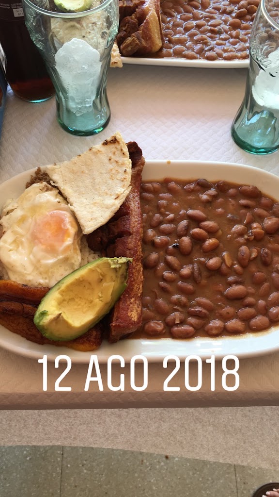 Restaurant Bar El Parque — Bandeja paisa
