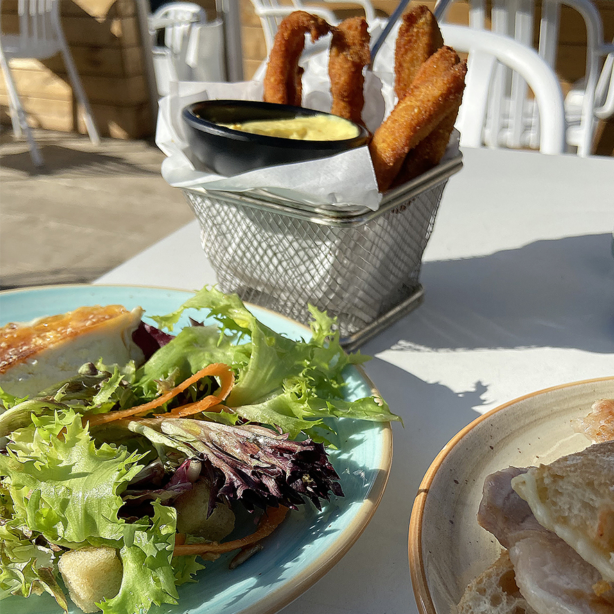 Set Cafe, el bar de la costa de Banyoles — Comida y bebida
