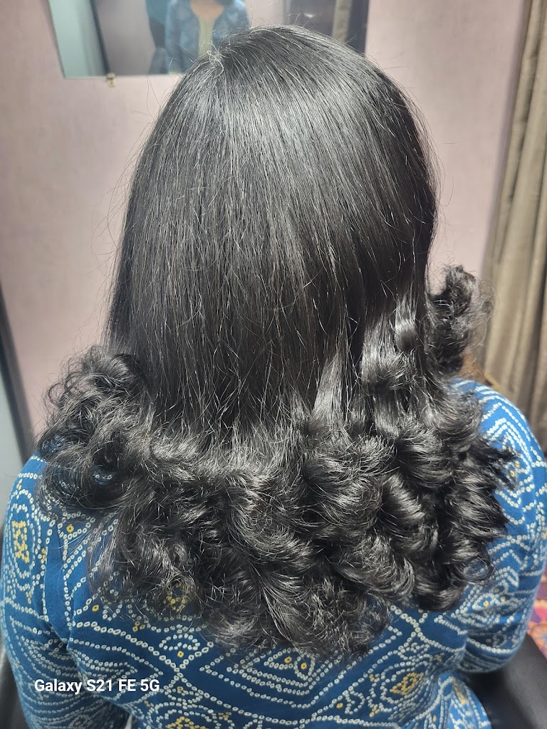 Veenu S Beauty Salon Best Beauty Salon Makeup Artist Hair And Skin Salon In Manjalpur