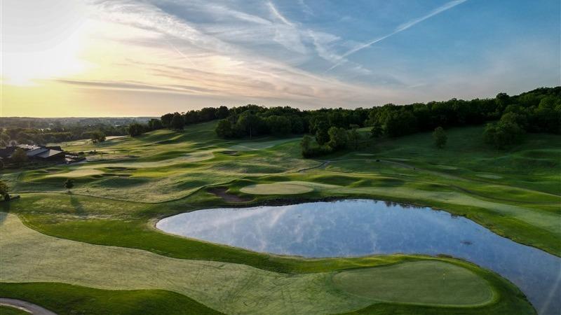  Hawk's View Golf Club