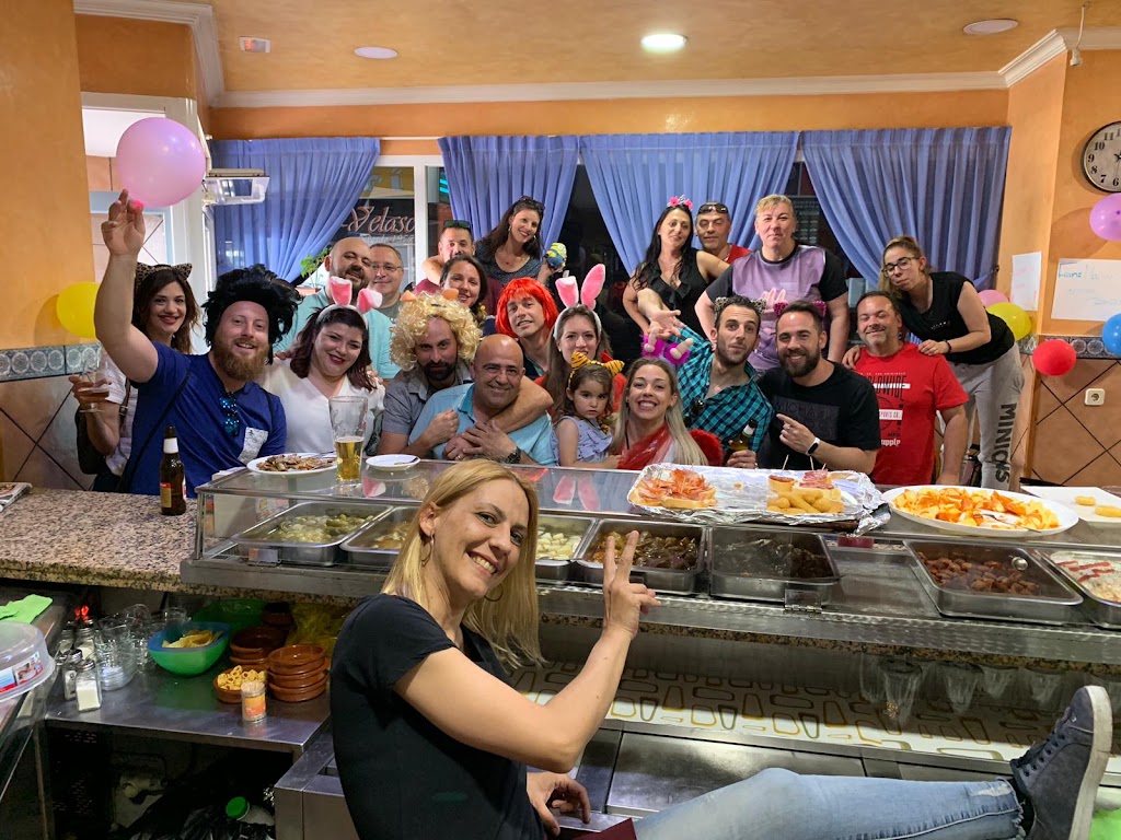 Bar + KE CANAS — Ambiente
