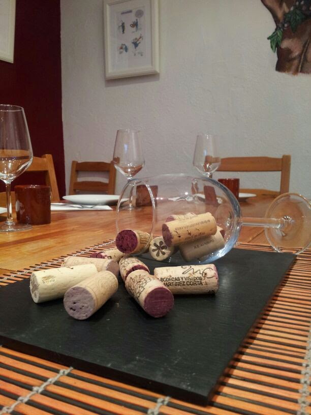 Restaurante y vinoteca Cal Sant — Comida y bebida