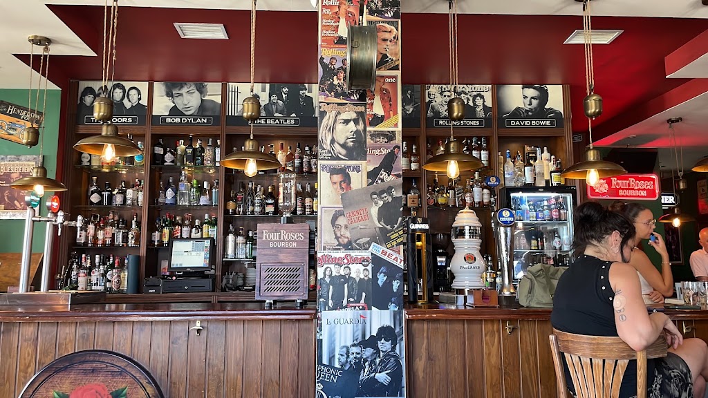 Bar CUATRO ROSAS — Ambiente