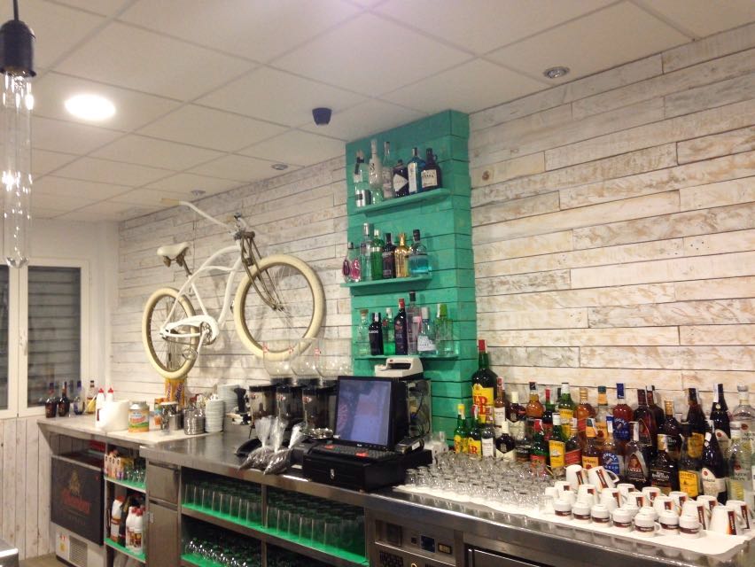 Sesenta y Nueve Cafe y Copas — Ambiente