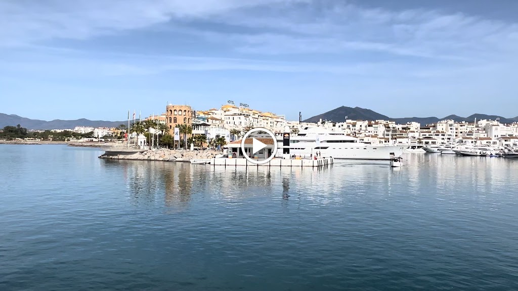 Gasolinera Naval Puerto Banus — Videos
