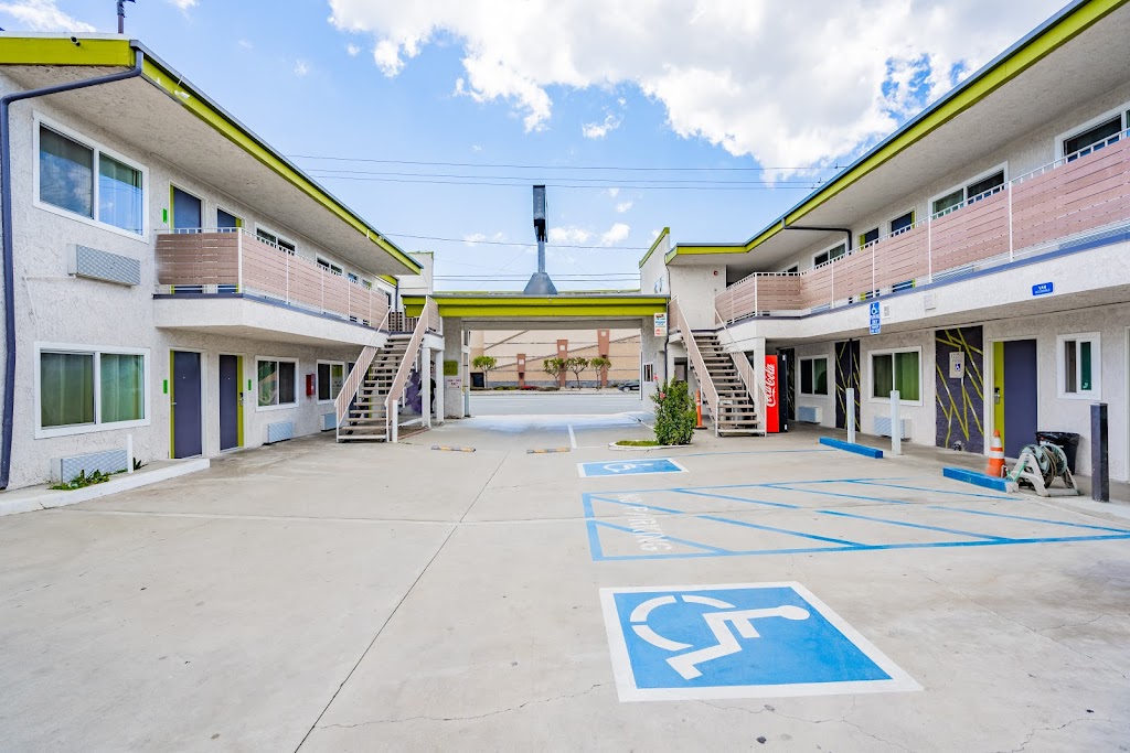 Exclusivo Inn + Suites