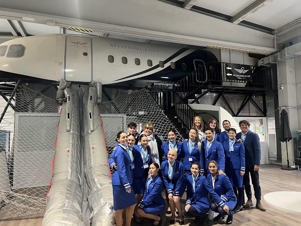 SKYTRAINERS Escuela de Azafatas Alcorcon y Mostoles- TCP