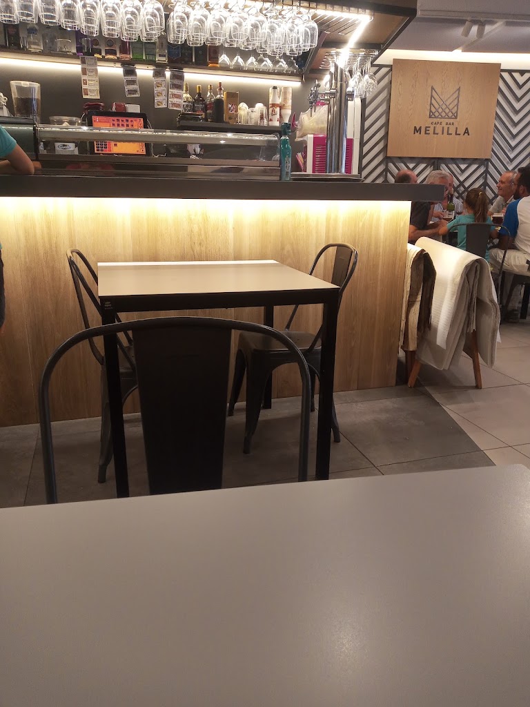 CAFE BAR MELILLA. — Ambiente