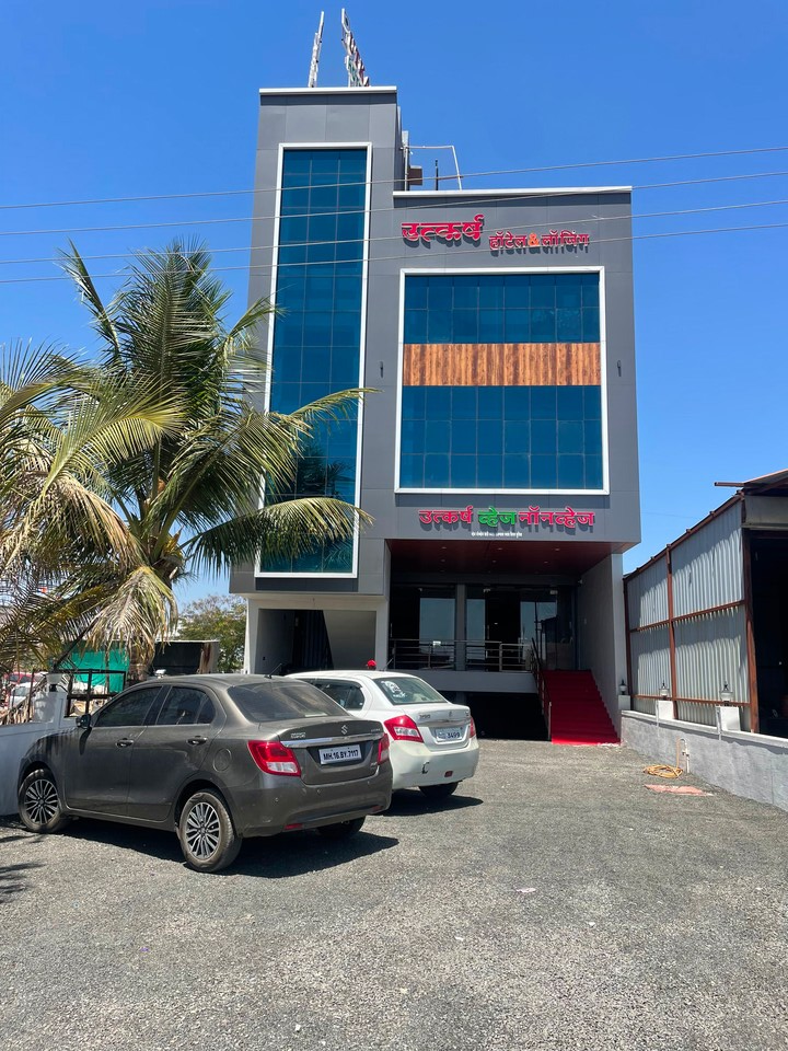 Oyo 811308 Utkarsha Hotel Lodging
