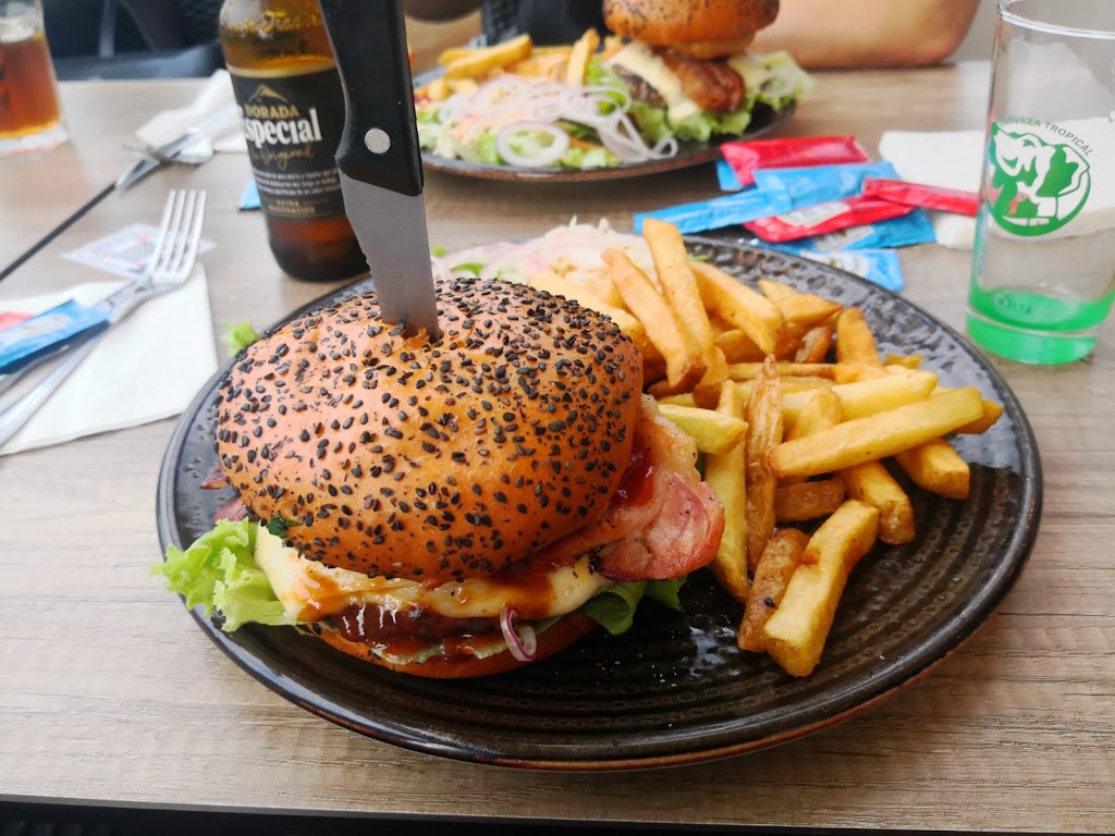 Jack Daniel's Bar — Comida y bebida