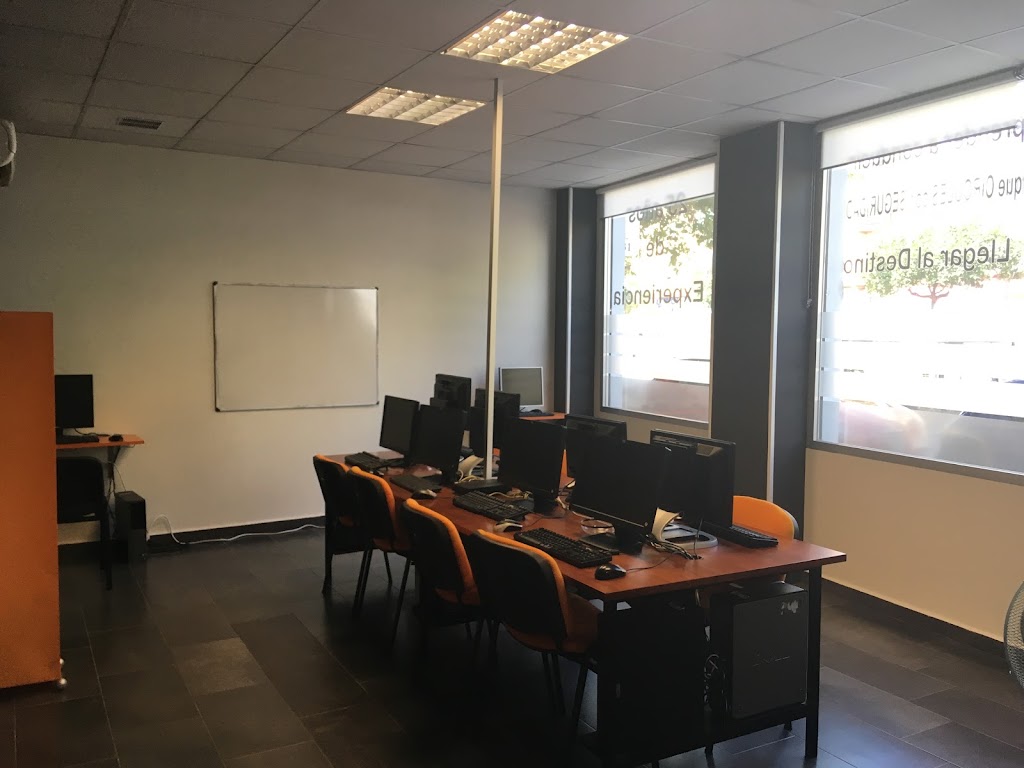 Autoescuela 9 de Novembre — Del propietario