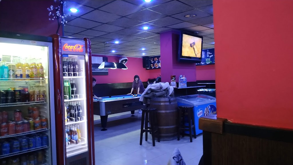Cafe Bar Cremaet — Ambiente