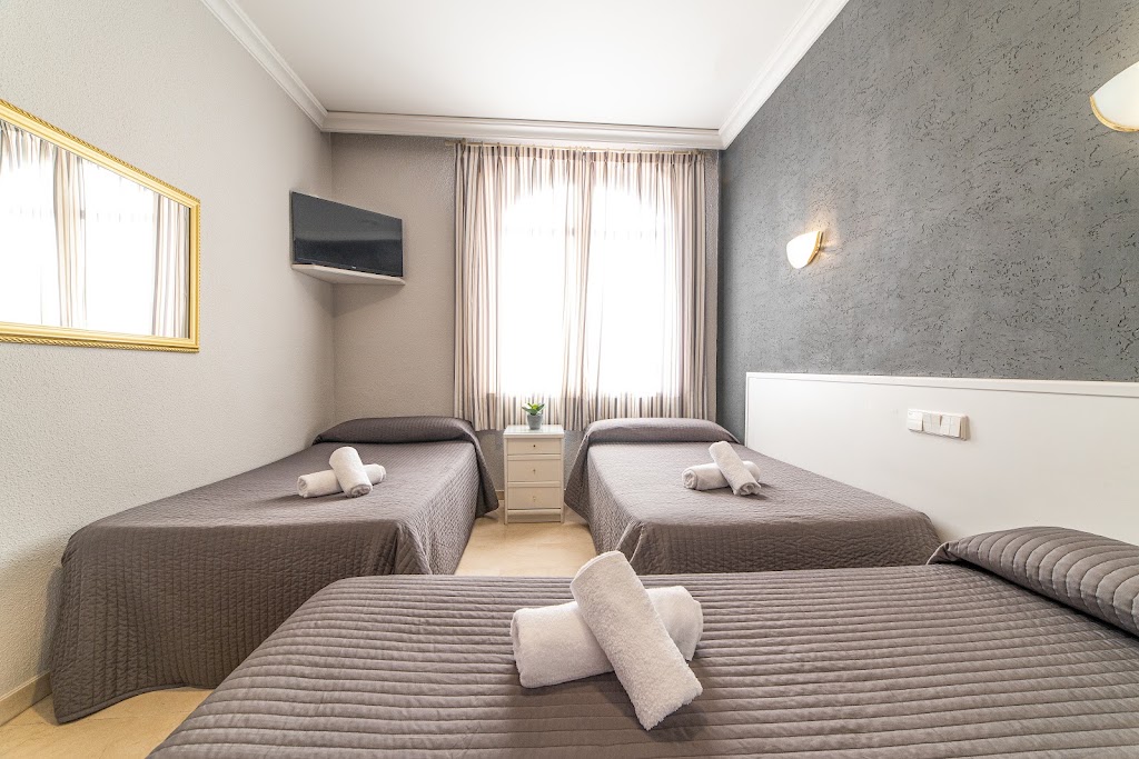 Hostal Ya — Habitaciones