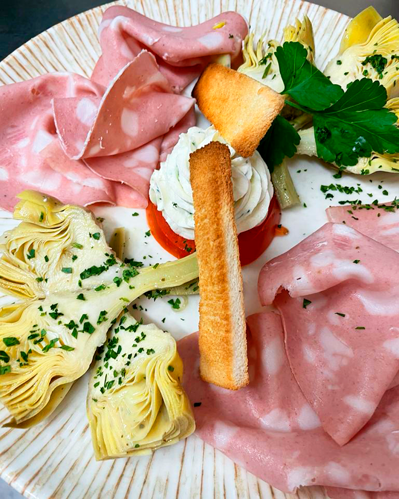 La Trattoria — Comida y bebida