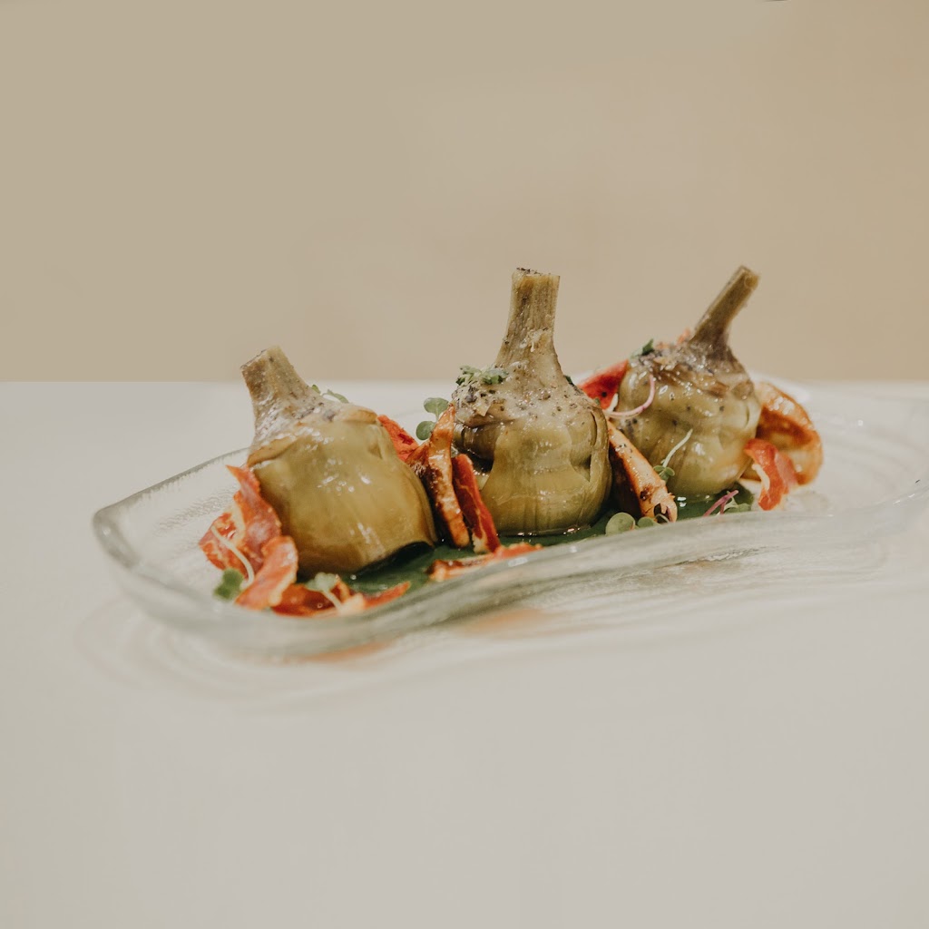 Mt83 Restaurante — Comida y bebida
