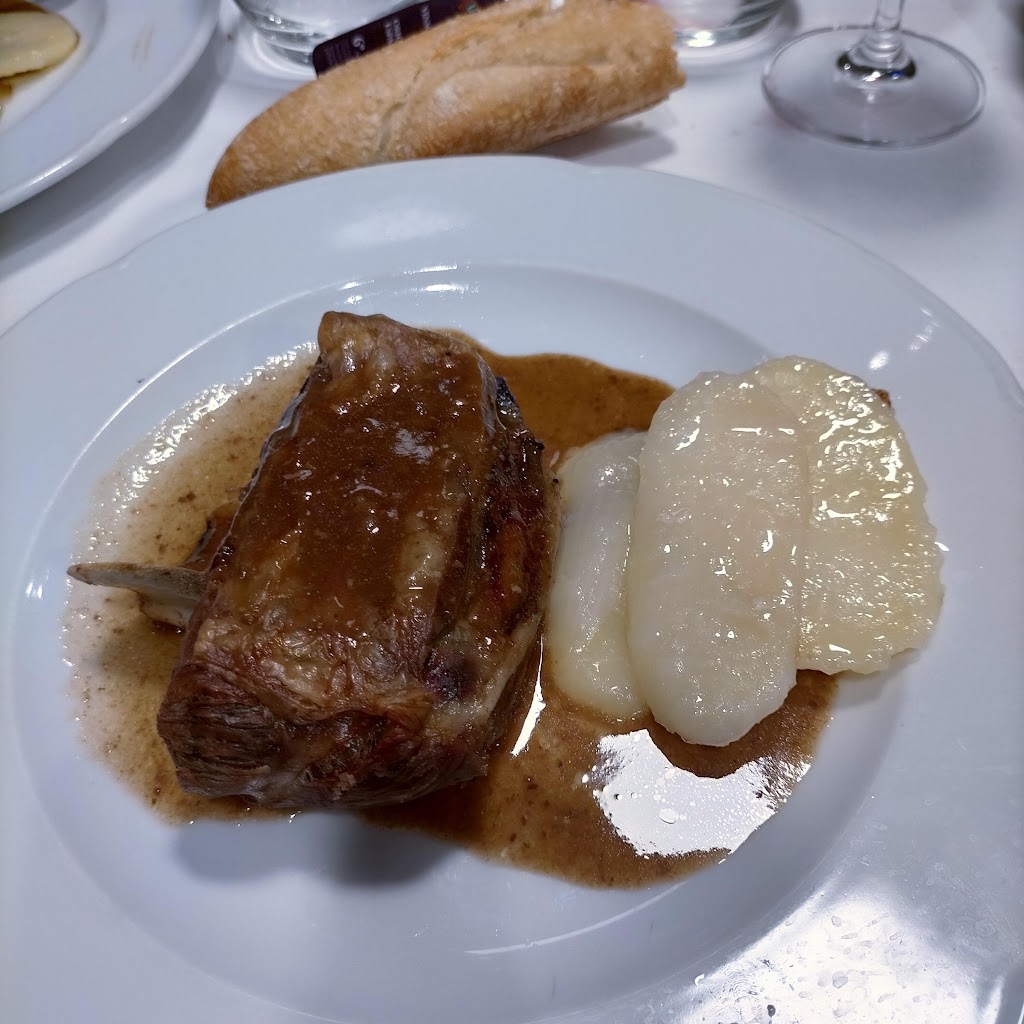 Restaurante Dona Blanca — Comida y bebida