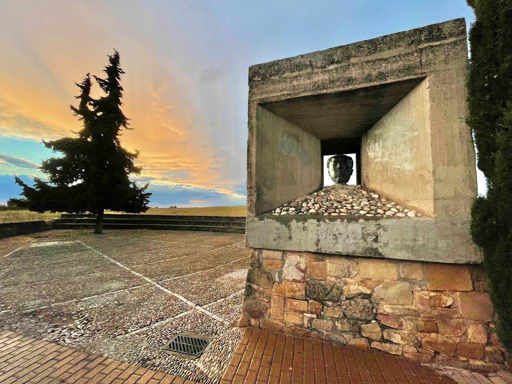 Monumento Cabezon de Antonio Machado