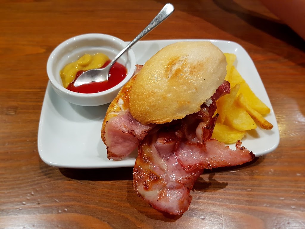 Txapela Taberna — Comida y bebida