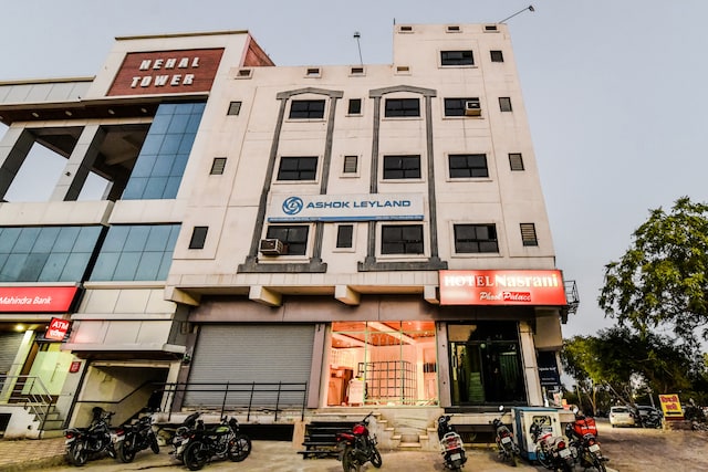 OYO 36205 Hotel Nasrani Phool Palace