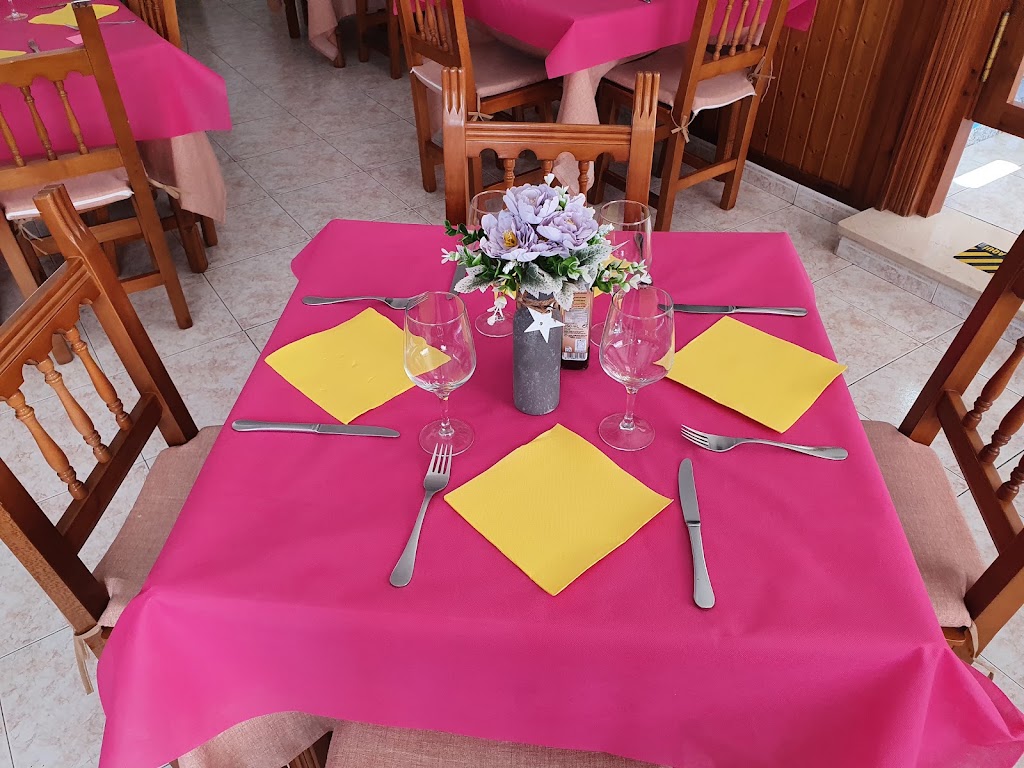 Cafeteria Restaurante Los Manchegos — Ambiente