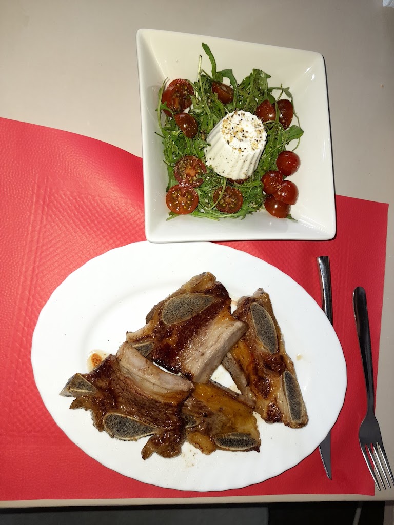 Cafeteria Bar-Restaurant Can Bin — Comida y bebida