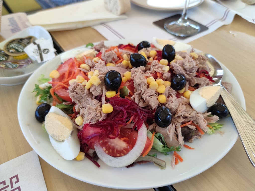 Restaurante Asador Polis — Comida y bebida