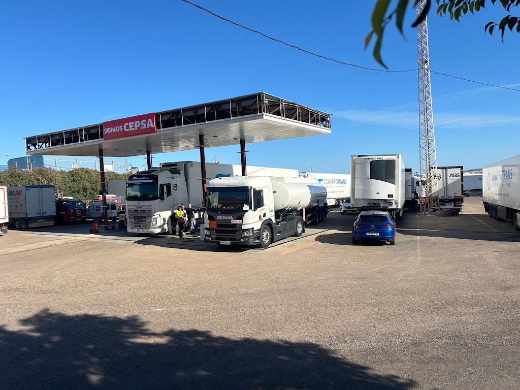 Estacion de servicio Moeve, antes Cepsa — Estacion de servicio