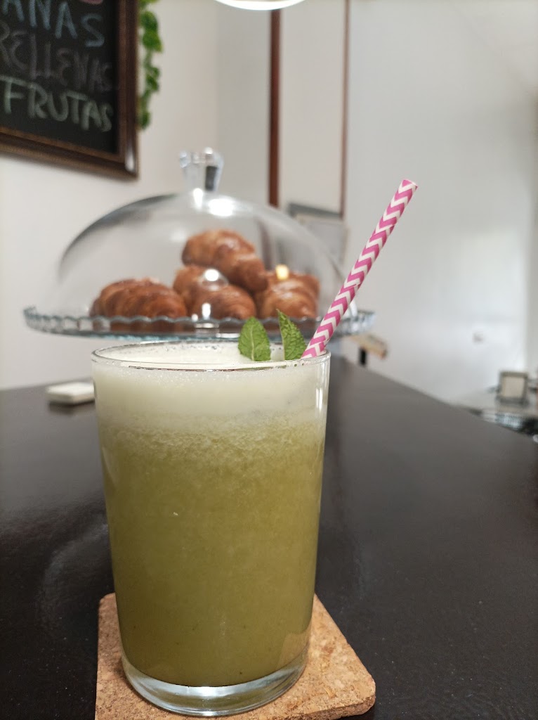 Bar cafeteria Naturalia — Comida y bebida