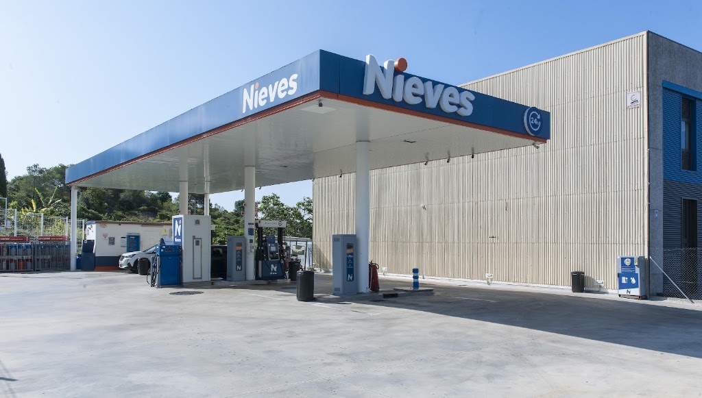 Gasolinera Nieves Sitges — Exterior