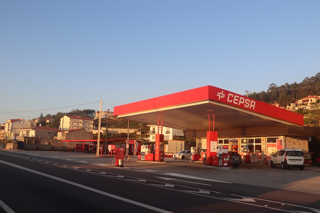 Estacion de servicio Cepsa — Surtidor de combustible