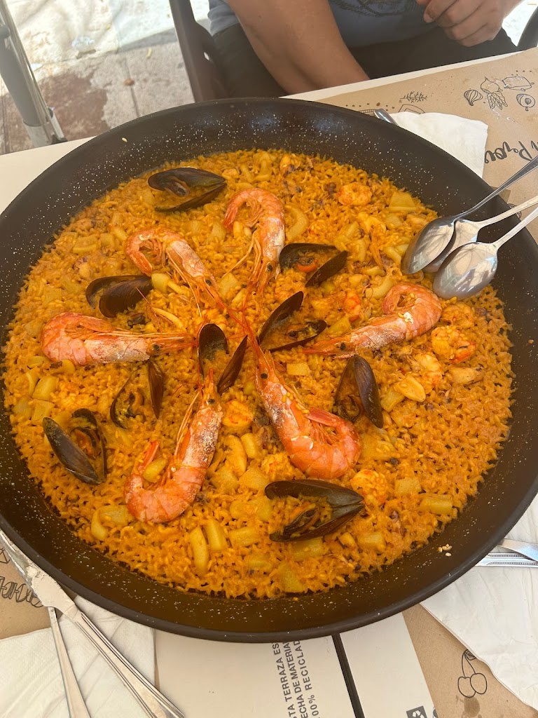 El Pikoteo Bar Rte. — Comida y bebida