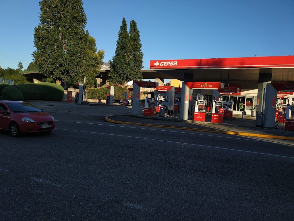 Estacion de servicio Cepsa — Surtidor de combustible