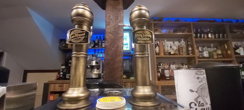Bar Viejo — Comida y bebida