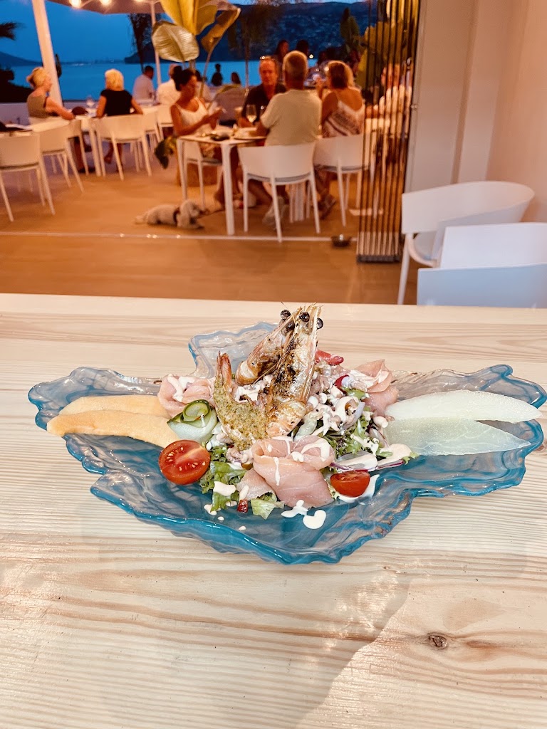 Restaurante La Casita Beach — Comida y bebida