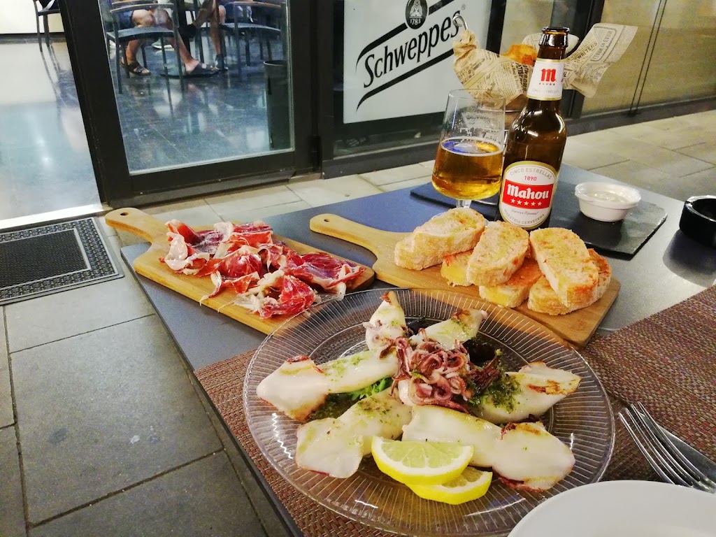 Onteneu Manresa — Comida y bebida