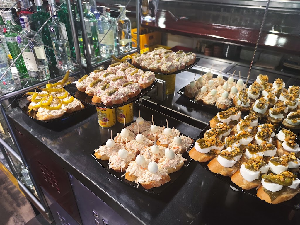 Music Bar JJ — Comida y bebida