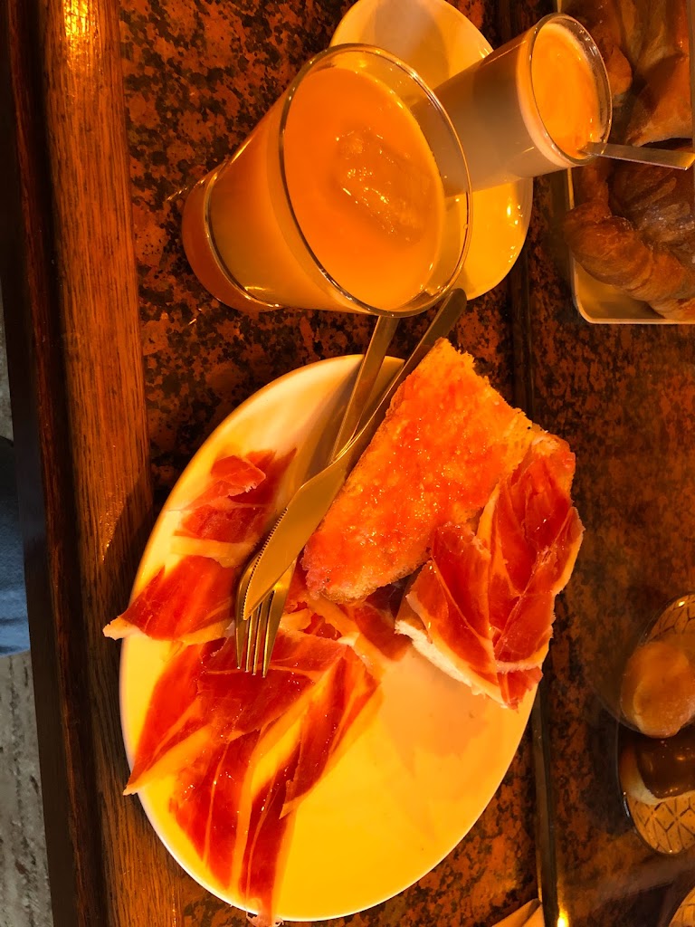 Cafeteria Zamin — Comida y bebida