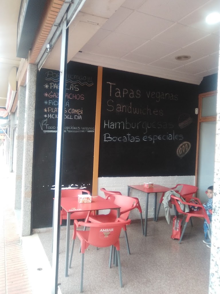 Batoi Cafe Bar — Ambiente
