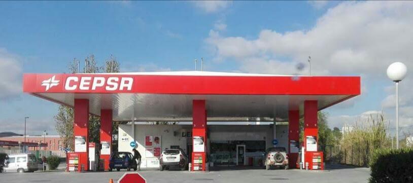 Estacion de servicio Rotonda - Cepsa — Surtidor de combustible
