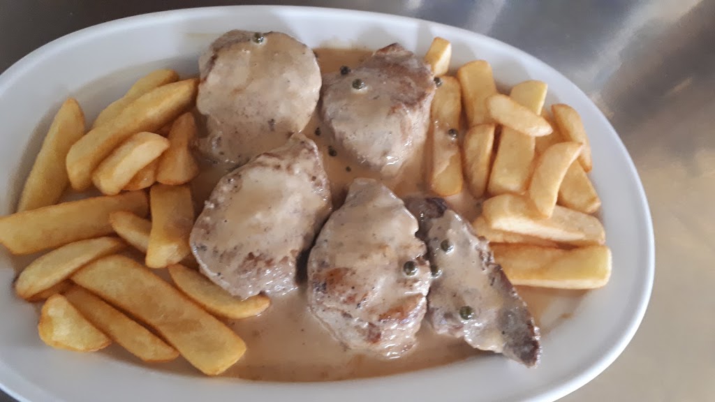 Chiringuito La Orilla — Comida y bebida