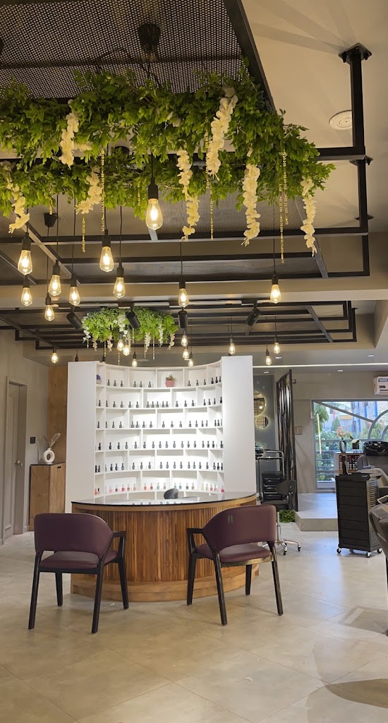 Emerald The Unisex Salon