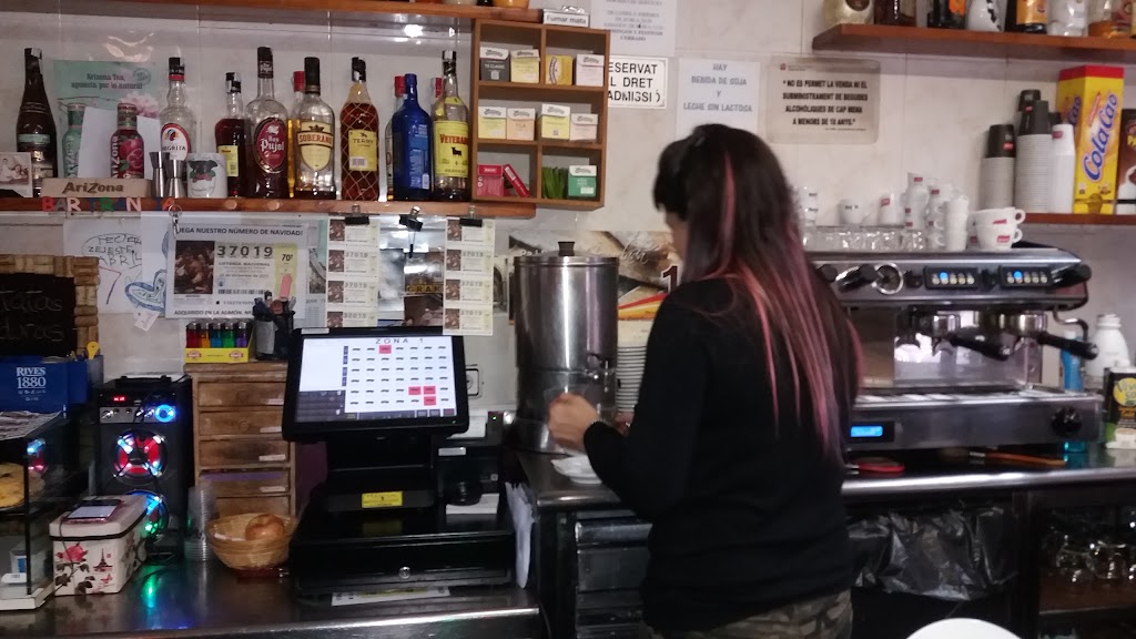 Granja Bar Tranvia — Ambiente