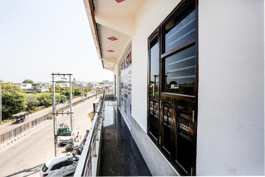 Eat Stay Hotel And Restaurant