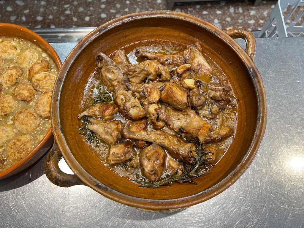 Tasca Colmado La Maruja — Comida y bebida