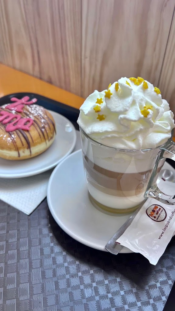 Loops & Coffee , Av. de la Via Augusta, 2-14, Planta 0, local k-10 SANT CUGAT — Pastel