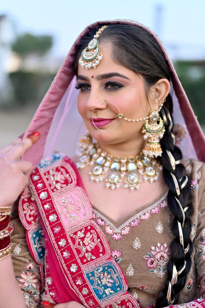 Vlcc School Of Beauty Institute In Kirti Naga Sirsa